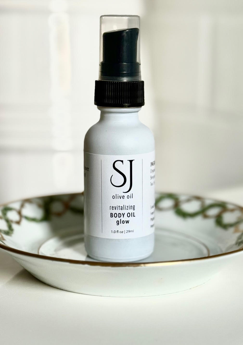 NEW - REVITALIZING BODY OIL WHITE Té, 1 oz