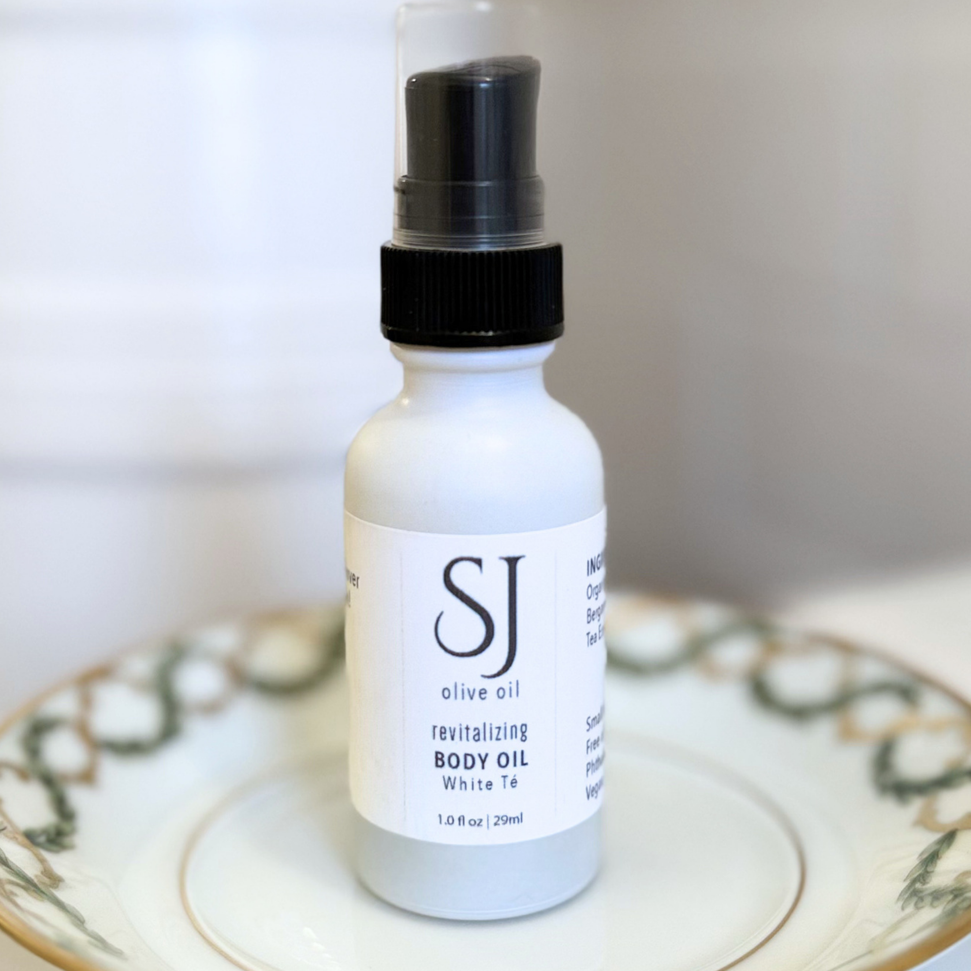 WHITE Té REVITALIZING BODY OIL, 1 oz